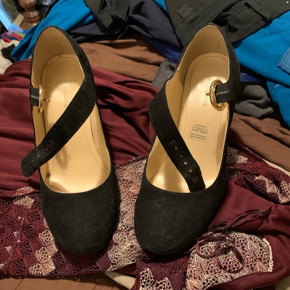 Liz Claiborne black suede pumps 7.5